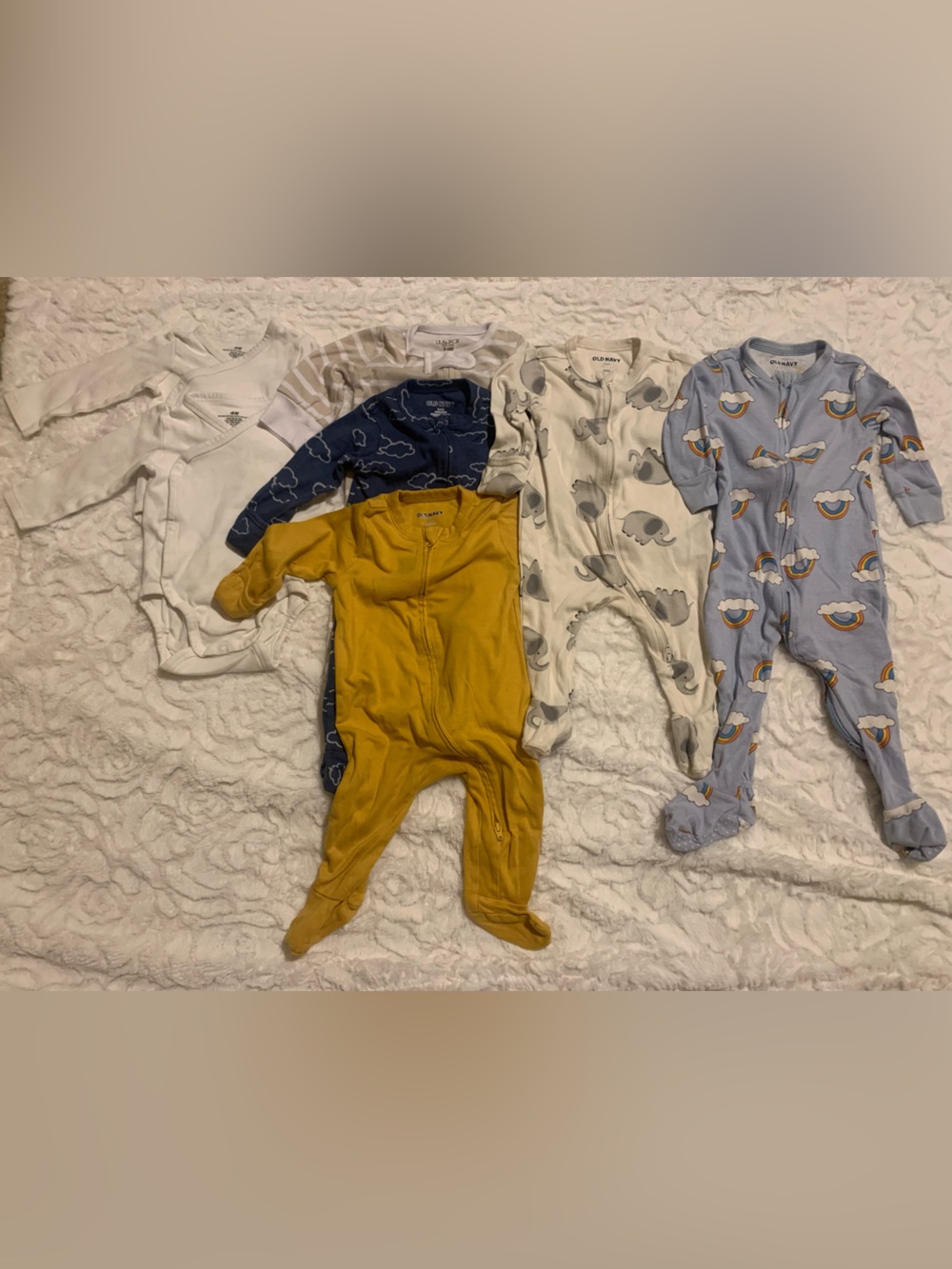 Infant Boys Onesies and Sleeper Lot 7 items
Size 3-18 mos
Gently used